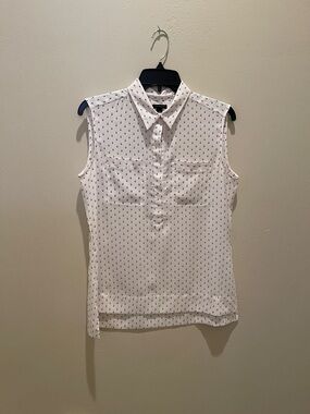 Ann Taylor White Sleeveless Collared Blouse with Red Dot Print